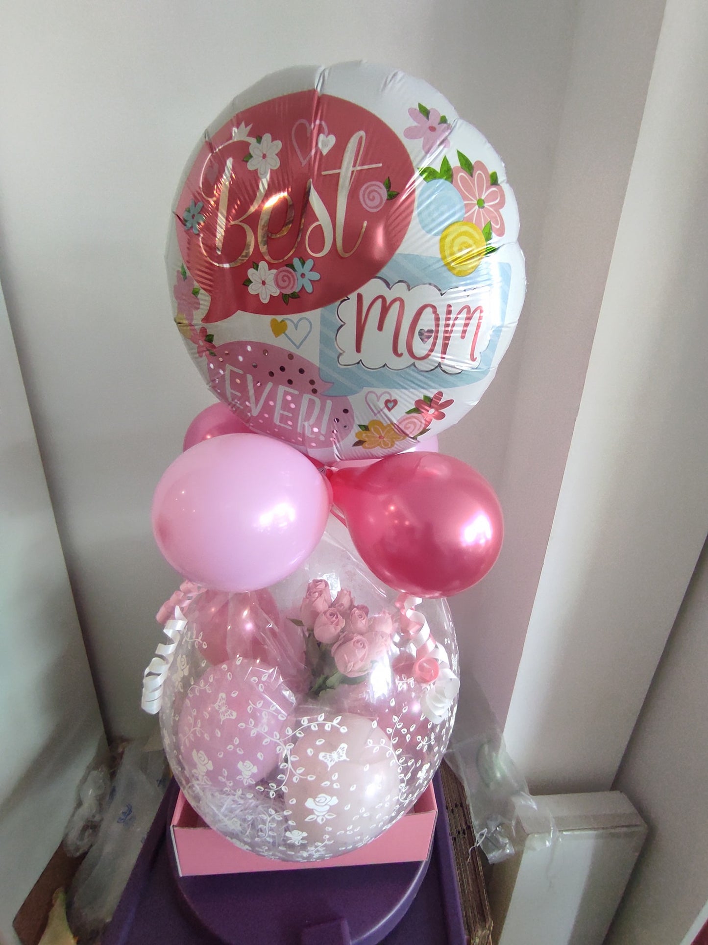 Ballons cadeaux roses pour la fête des mères