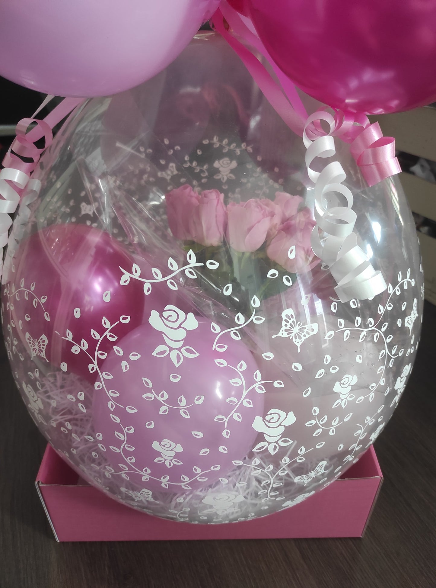 Ballons cadeaux roses pour la fête des mères