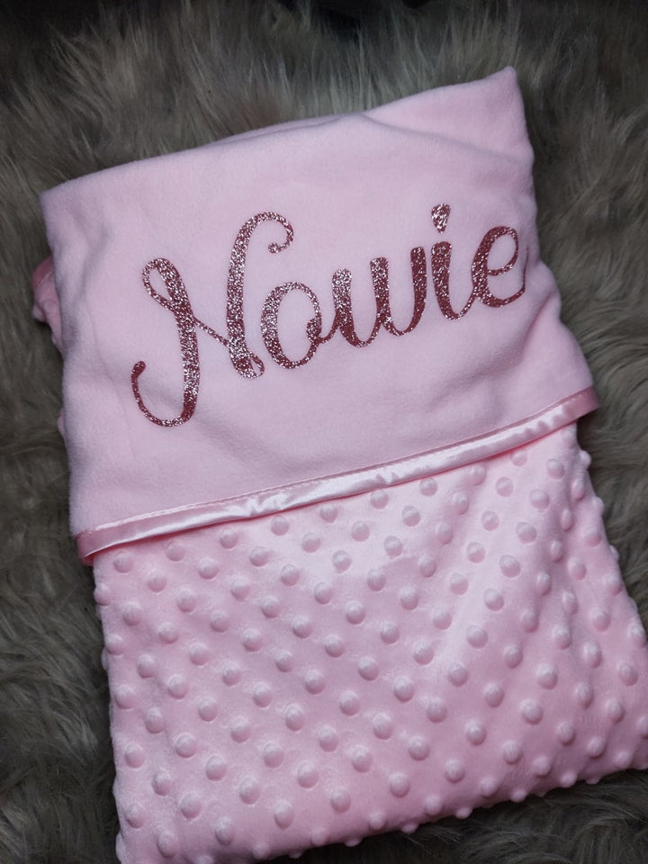 Presale! Babydekentje met Naam | Bolletjesvariant