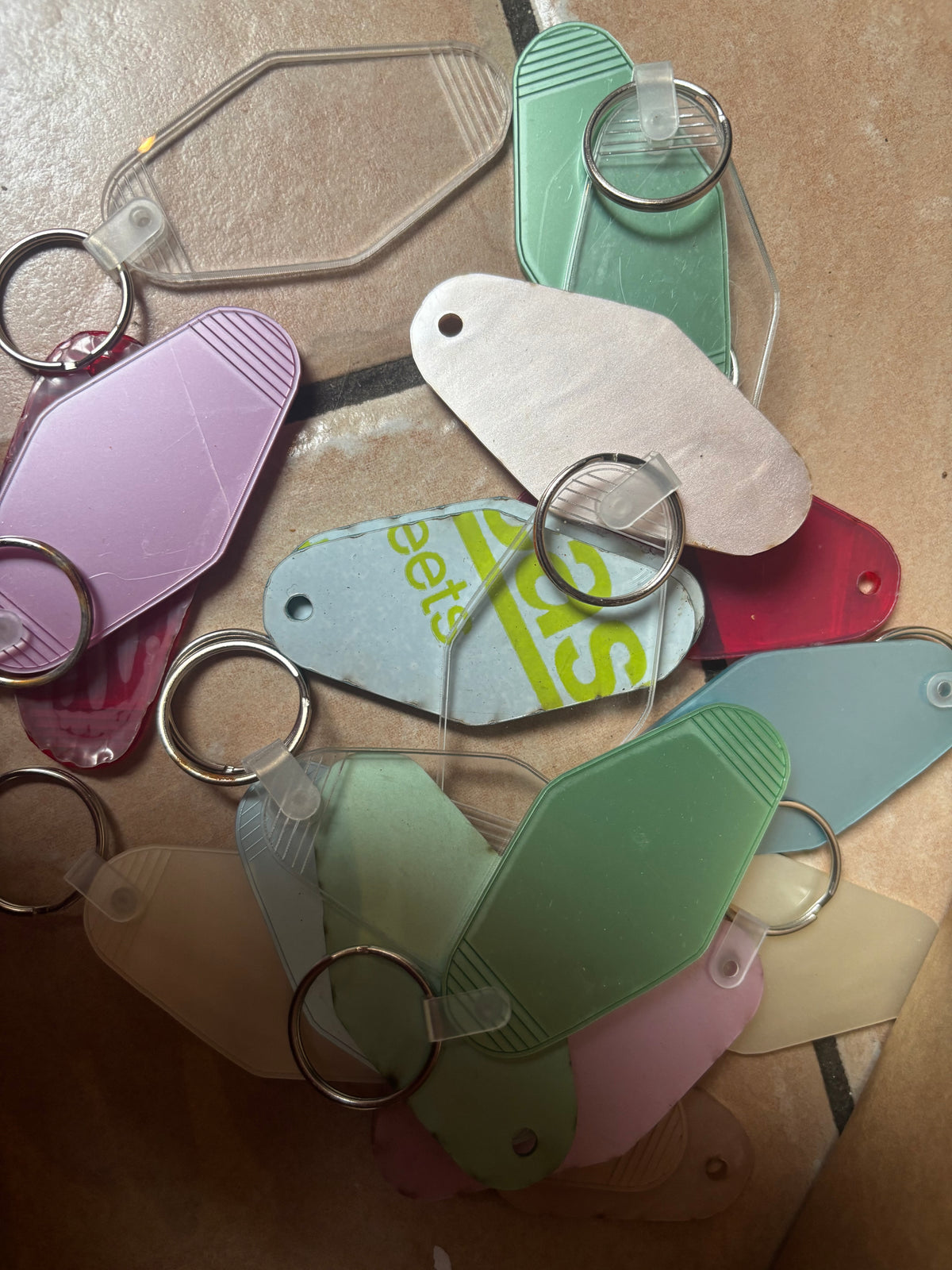 Lot Vintage Hotelsleutelhangers | Blanco