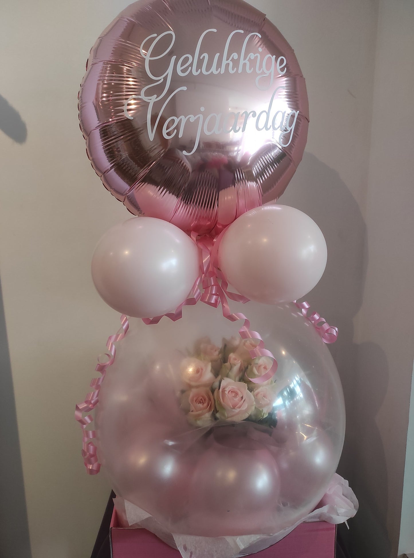 Ballons cadeaux roses pour la fête des mères