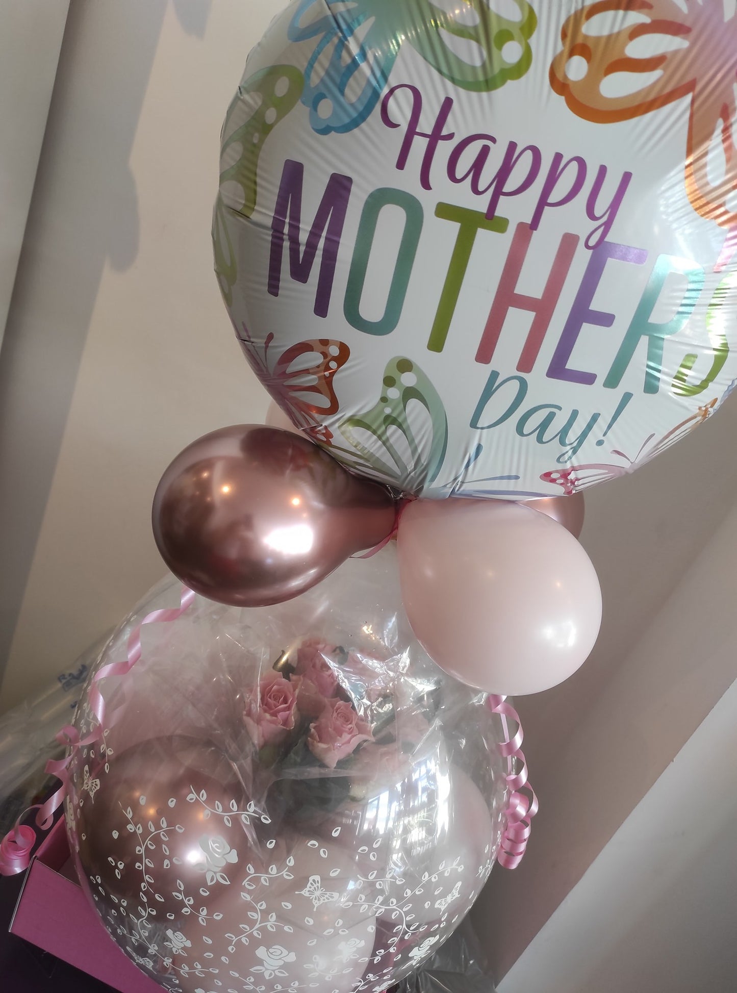 Ballons cadeaux roses pour la fête des mères
